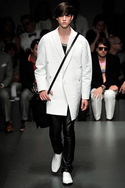 Look 9